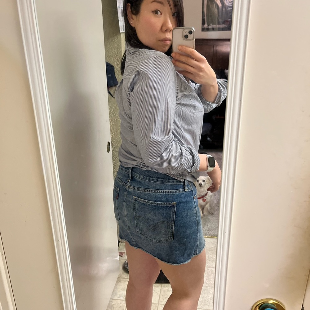 EUC : Levi’s : Light Wash Denim Jeans Mini Skirt